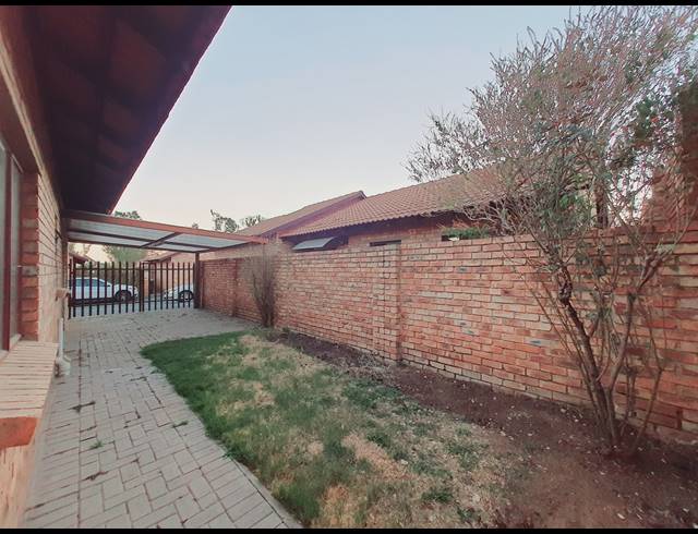 2 BEDROOM SECTIONAL TITLE FOR SALE IN HALFWAY GARDENS
